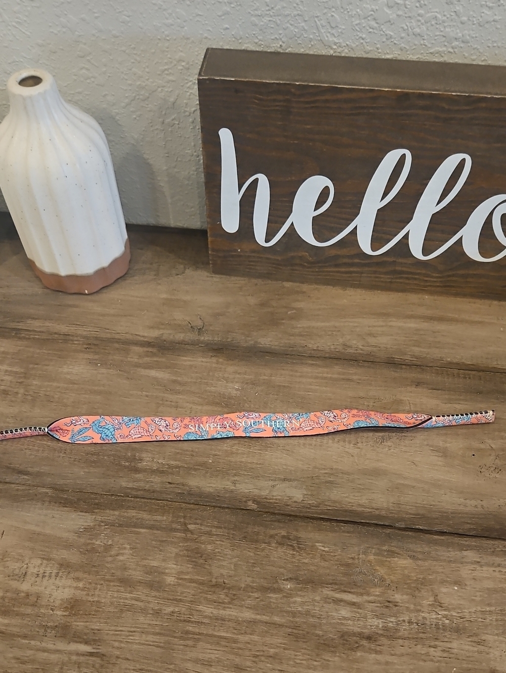 Simply Southern Coral Floral Eyeglass Holder with Seahorses